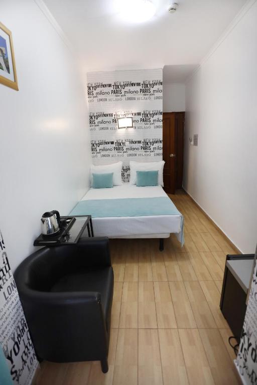 Двухместный (Небольшой двухместный номер с 1 кроватью) гостевого дома Anjo Azul, Лиссабон