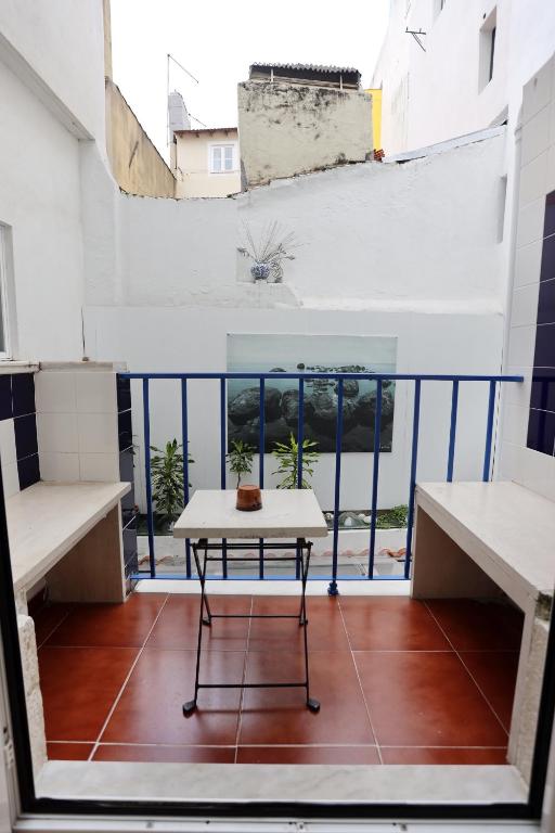 Двухместный (Двухместный номер с 1 кроватью и балконом) гостевого дома Anjo Azul, Лиссабон