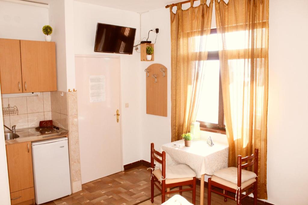 Студио (Номер-студио с видом на море (для 3 взрослых)), Guest House Tomanovic