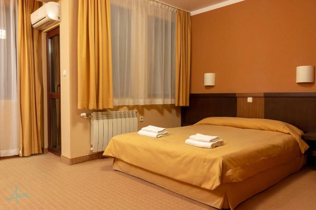 Двухместный (Двухместный номер с 1 кроватью или 2 отдельными кроватями и балконом) отеля Ostrova Holiday Village, Бели-Осым