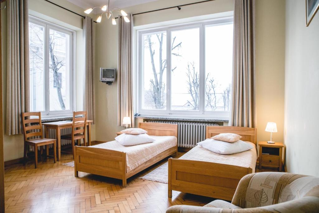Двухместный (Просторный двухместный номер с 2 отдельными кроватями) гостевого дома Kauno Arkivyskupijos Guest House, Каунас