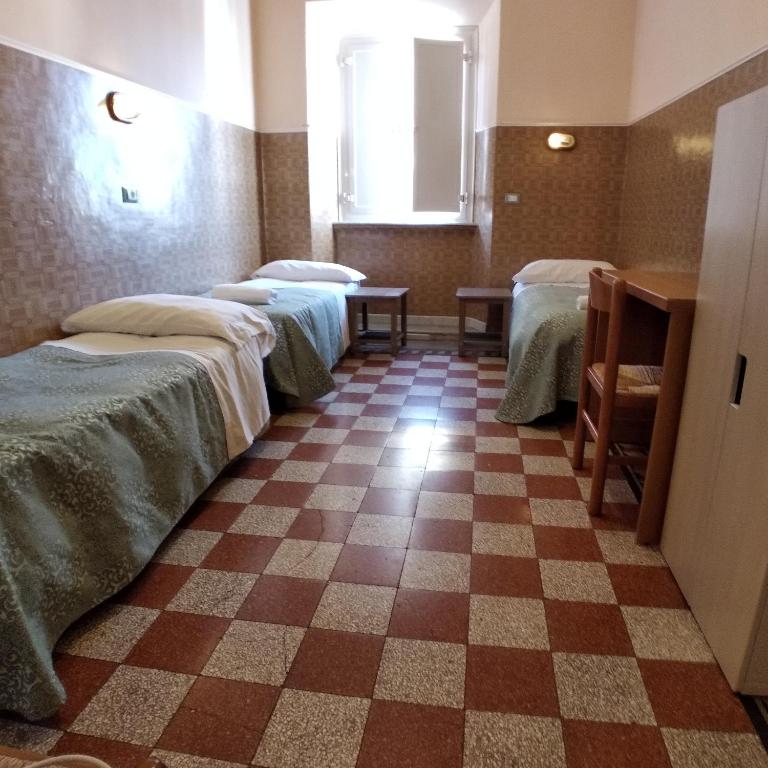 Трехместный (Трехместный номер с общей ванной комнатой) отеля Cressy, Рим