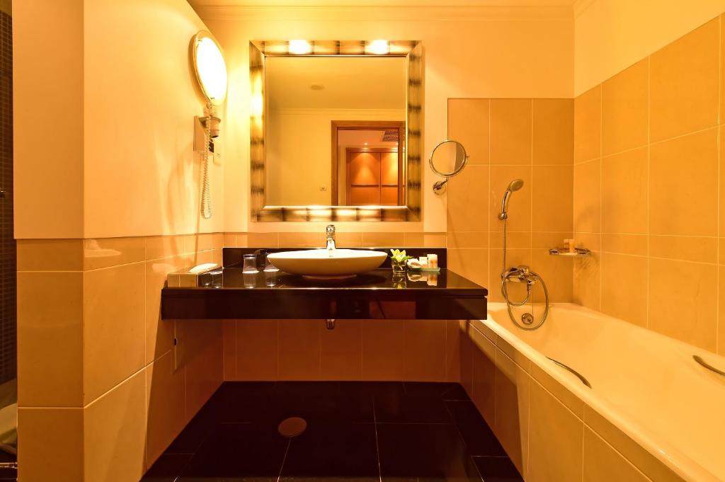 Двухместный (Двухместный номер с 2 отдельными кроватями и видом на море) отеля LTI Pestana Grand Ocean Resort Hotel, Фуншал