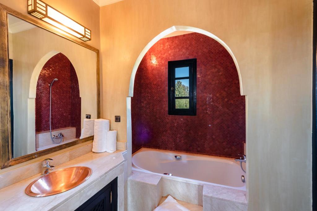 Вилла (Вилла с 4 спальнями и собственным бассейном) парк-отеля Residence Dar Lamia Marrakech, Марракеш