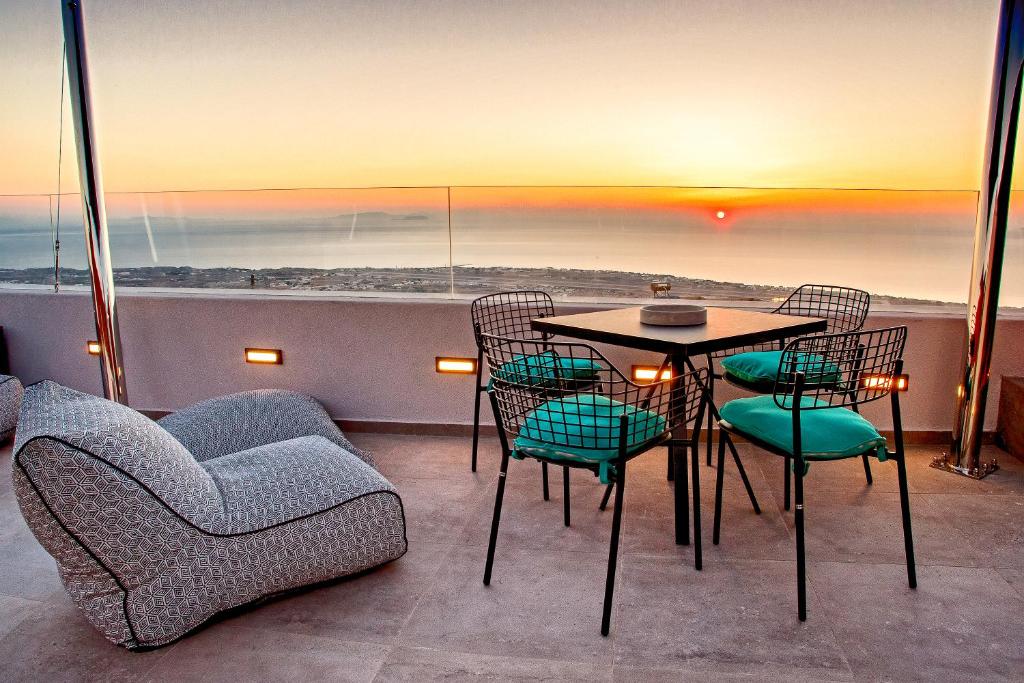 Вилла (Soul Villa with Sea View and Hot Tub) виллы Santorini Soul Villas, Пиргос (Эгейские острова)