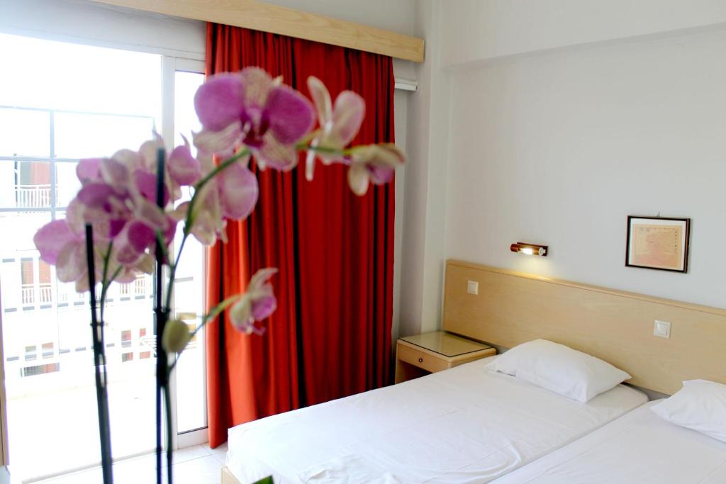 Двухместный (Стандартный двухместный номер с 1 кроватью или 2 отдельными кроватями и балконом) отеля Hotel Savoy, Родос