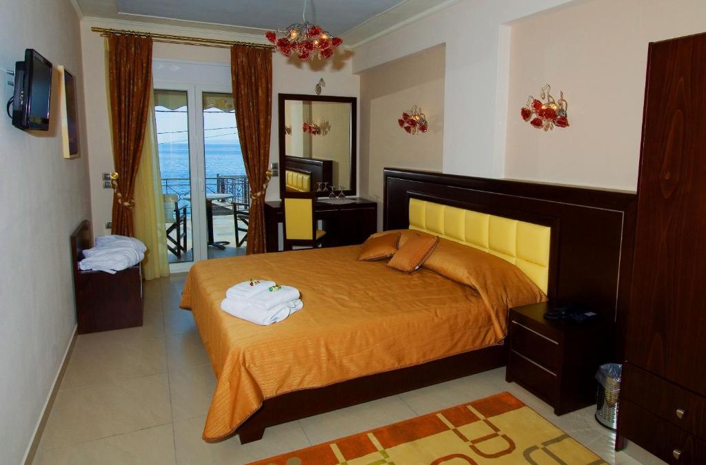 Двухместный (Улучшенный двухместный номер с 1 кроватью и видом на море) отеля Ilia Mare, Илия