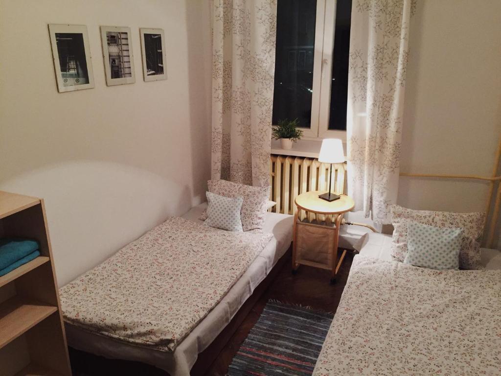 Двухместный (Двухместный номер с 1 кроватью или 2 отдельными кроватями, общая ванная комната) хостела Hostel Aleje 28, Краков