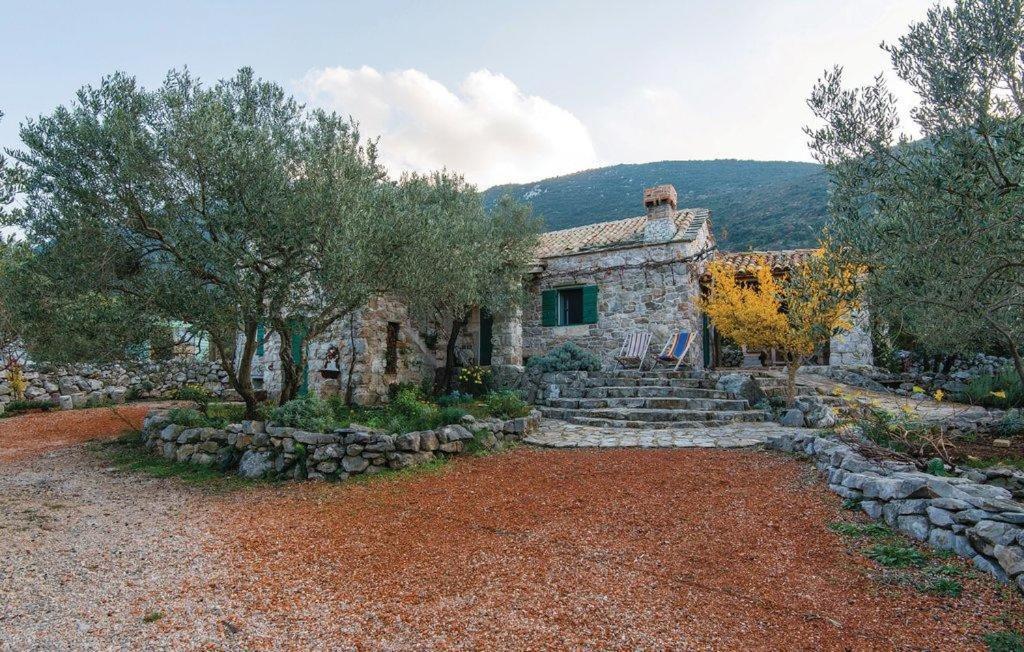 Secluded house with a parking space Trpanj, Peljesac - 13066, Трпань