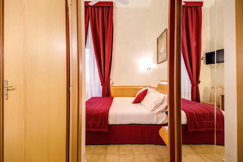 Двухместный (Двухместный номер эконом-класса с 1 кроватью или 2 отдельными кроватями) отеля Hotel Giotto Flavia, Рим