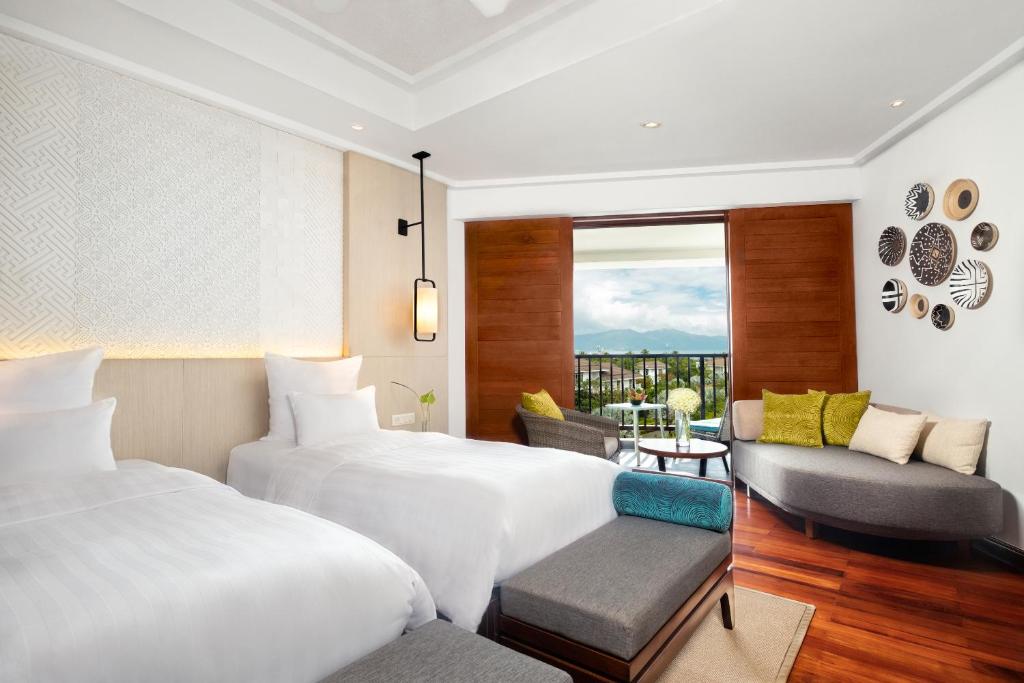 Двухместный (Двухместный номер Делюкс с 2 отдельными кроватями и балконом, вид на залив) курортного отеля Pullman Danang Beach Resort, Дананг
