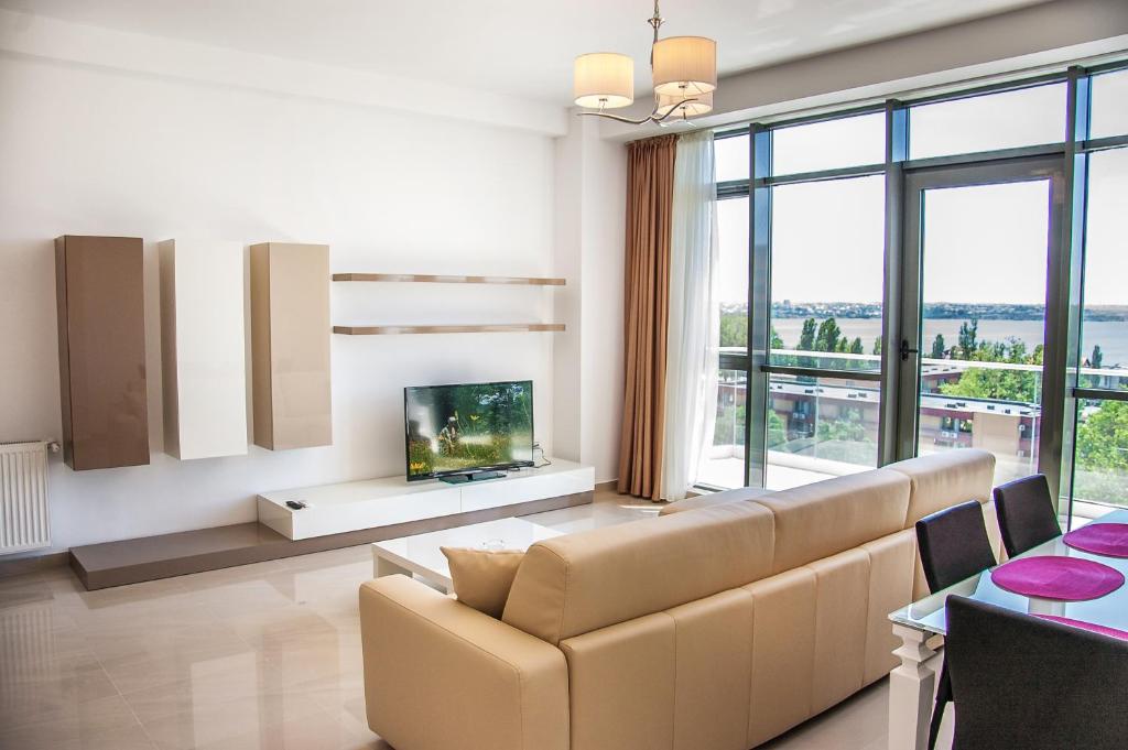 Апартаменты (One-Bedroom Apartment with Promenade View), Riviera Residence Apartments