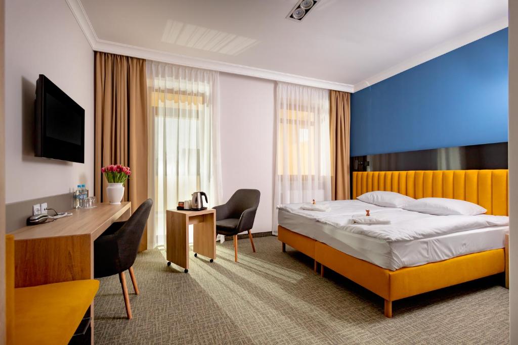 Двухместный (Улучшенный двухместный номер с 1 кроватью) курортного отеля Akacja Medical Resort, Цехоцинек