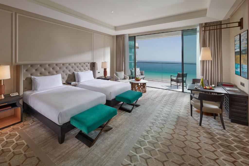 Двухместный (Двухместный номер «Премьер» с 1 кроватью и видом на море) курортного отеля Mandarin Oriental Jumeira, Dubai, Дубай