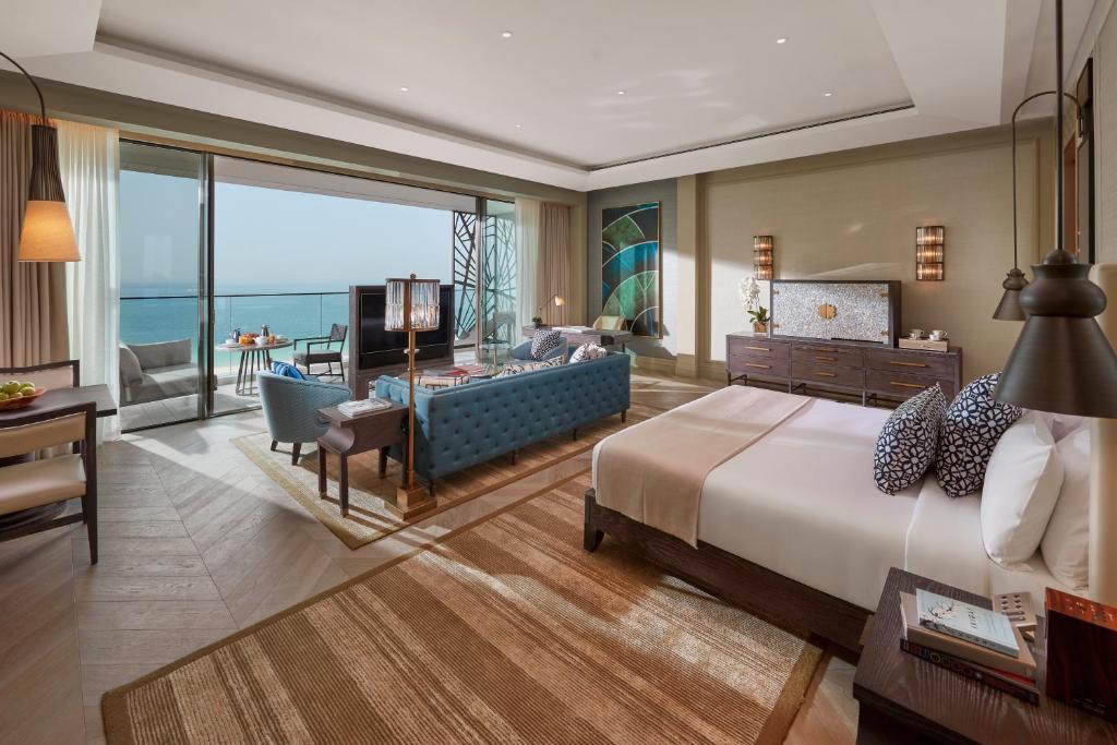 Сьюит (Полулюкс с видом на море и доступом в клубный лаундж) курортного отеля Mandarin Oriental Jumeira, Dubai, Дубай