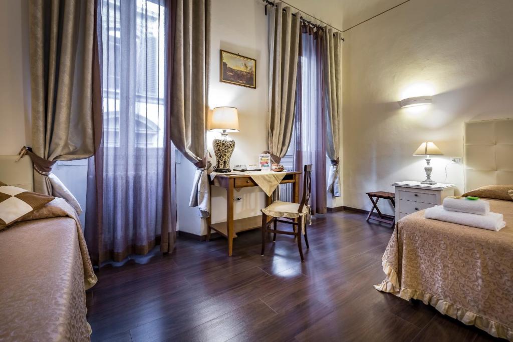 Четырехместный (Улучшенный четырехместный номер) отеля B&B De Biffi, Флоренция