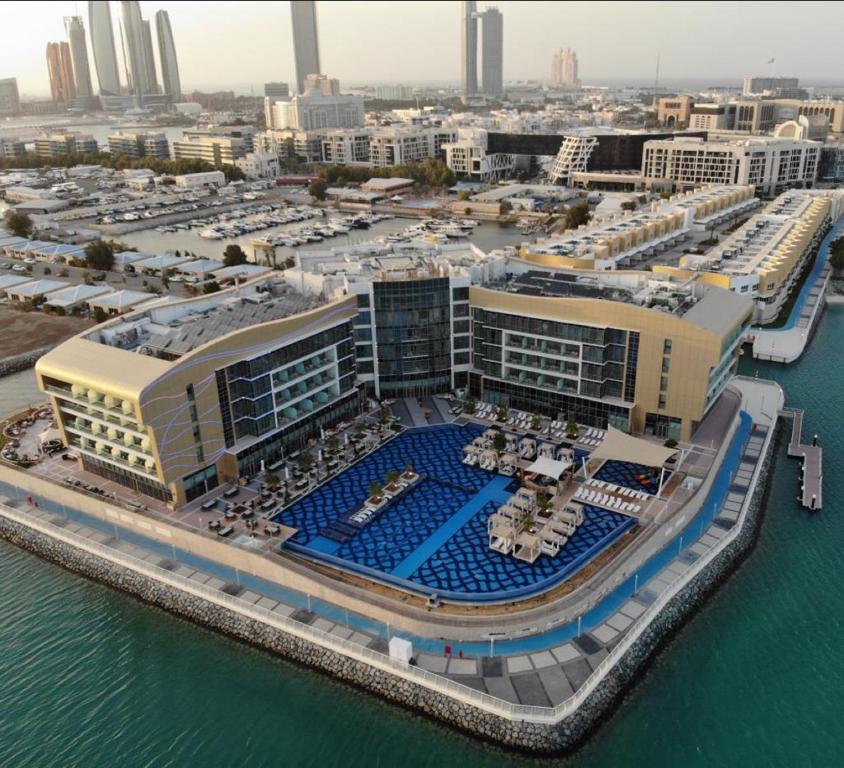 Отель Royal M Hotel & Resort Abu Dhabi