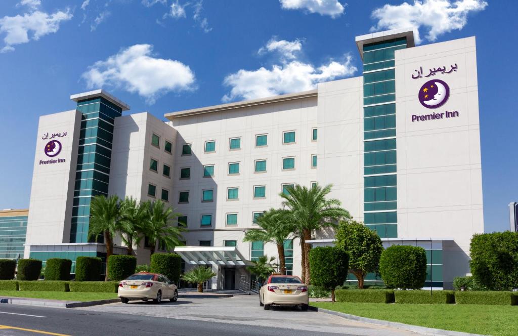 Отель Premier Inn Dubai Investments Park