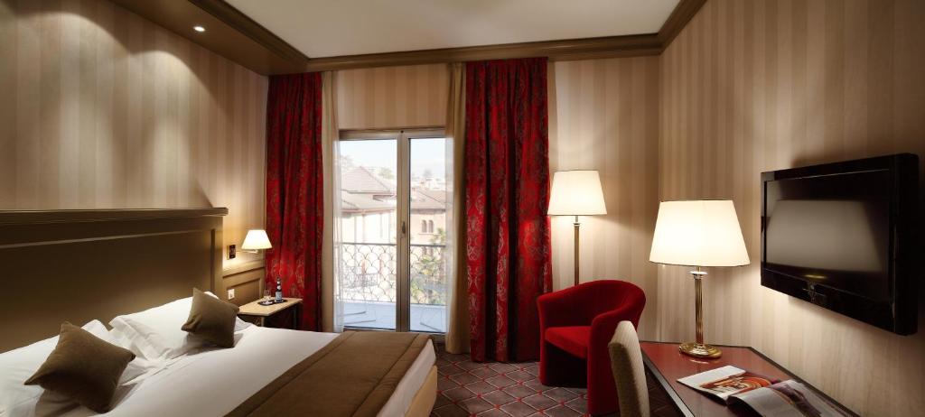 Двухместный (Двухместный номер с 1 кроватью или 2 отдельными кроватями и балконом) отеля Hotel De La Paix, Лугано