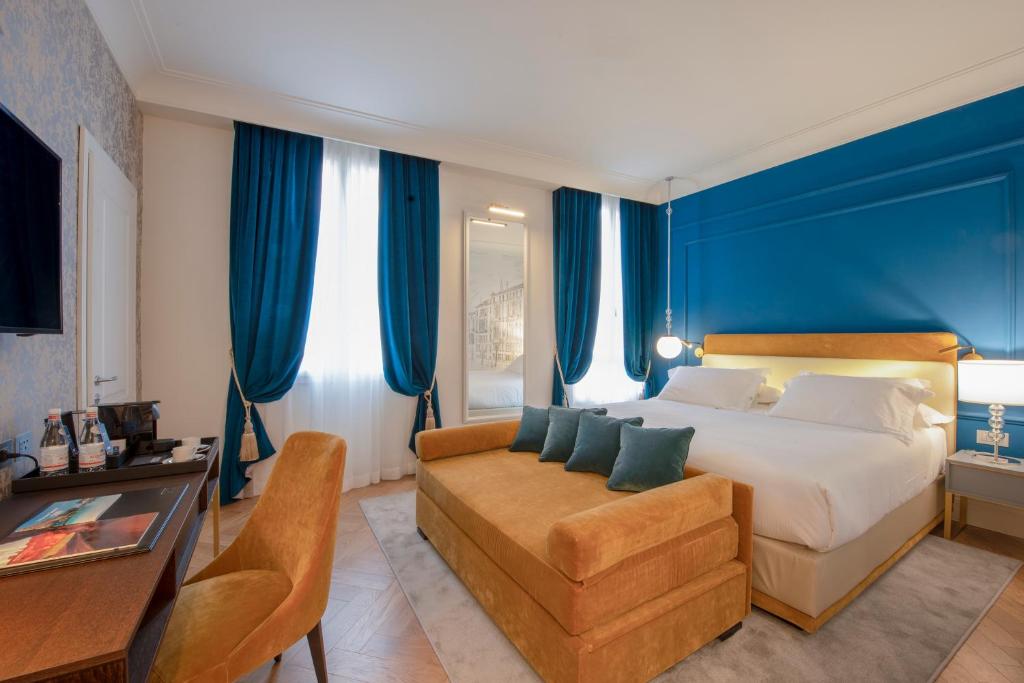 Двухместный (Двухместный номер Делюкс с 1 кроватью) отеля H10 Palazzo Canova, Венеция
