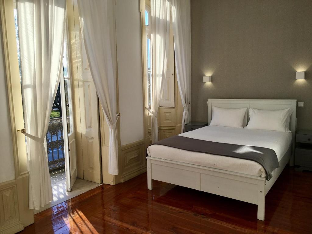 Двухместный (Улучшенный двухместный номер с 1 кроватью) отеля Hotel Jardim, Коимбра