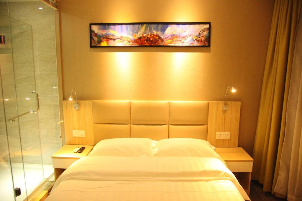 Двухместный (Небольшой двухместный номер с 1 кроватью) отеля Shanghai Fish Inn East Nanjing Road, Шанхай