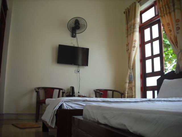 Семейный (Семейный номер с балконом) гостевого дома 51 GuestHouse - 1st Branch, Дьенбьенфу