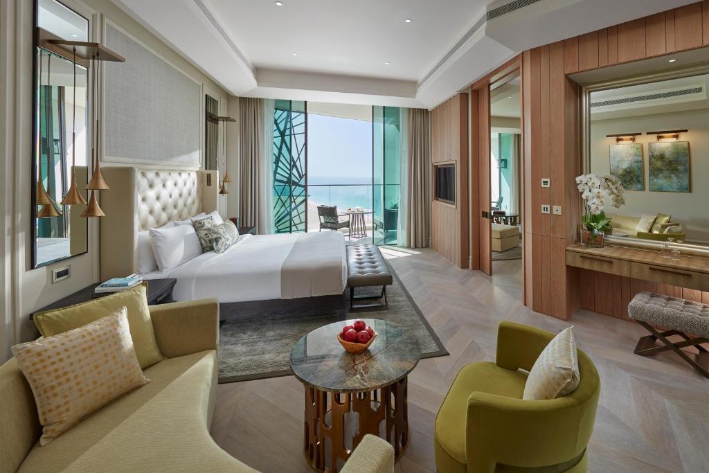 Сьюит (Люкс с видом на море и доступом в клубный лаундж) курортного отеля Mandarin Oriental Jumeira, Dubai, Дубай