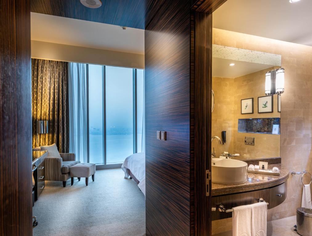 Апартаменты (Апартаменты с 3 спальнями и видом на море) отеля City Centre Rotana Doha, Доха