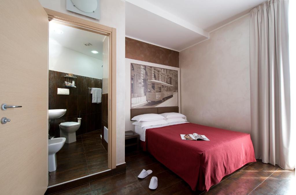 Двухместный (Небольшой двухместный номер с 1 кроватью) отеля Hotel Milano Navigli, Милан