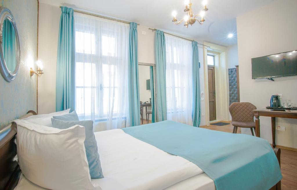 Двухместный (Улучшенный двухместный номер с 1 кроватью) отеля Safrano Palace, Брашов