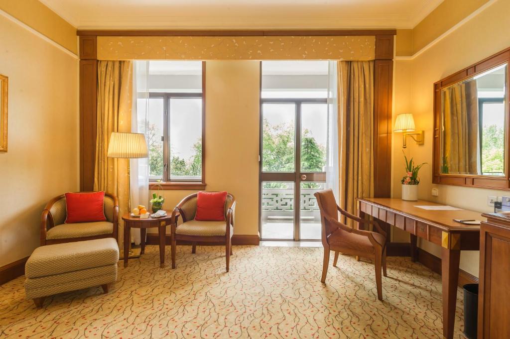 Двухместный (Номер с кроватью размера «king-size» и видом на озеро), Shangri-La Hotel, Hangzhou