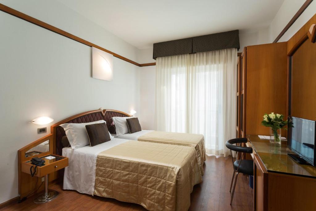 Двухместный (Стандартный двухместный номер с 1 кроватью) отеля Family Hotel Continental, Римини