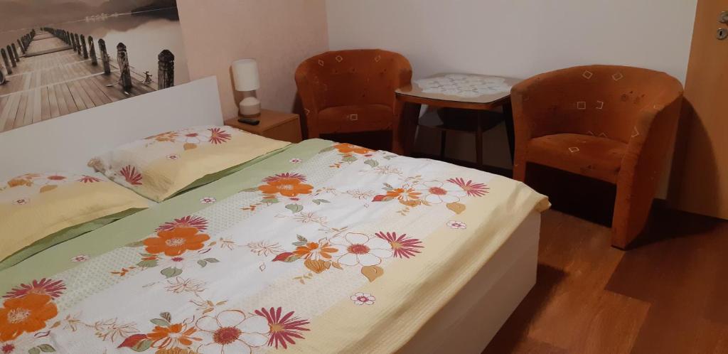 Двухместный (Двухместный номер с 1 кроватью и собственной ванной комнатой) семейного отеля Ubytovanie Naďka, Турчьянске-Теплице
