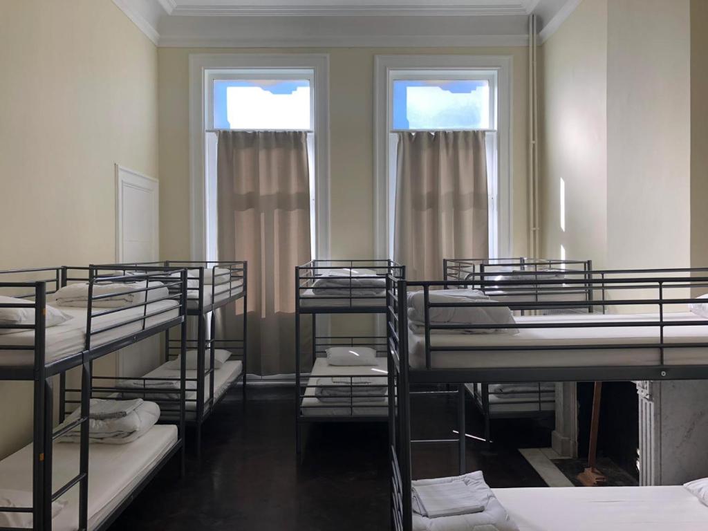 Номер (Спальное место в общем номере для мужчин и женщин с 12 кроватями) хостела Boomerang Hostel, Антверпен