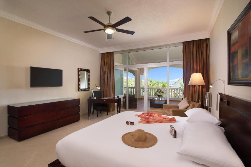 Сьюит (Люкс с кроватью размера «king-size») курортного отеля Presidential Suites, Сан-Фелипе-де-Пуэрто-Плата