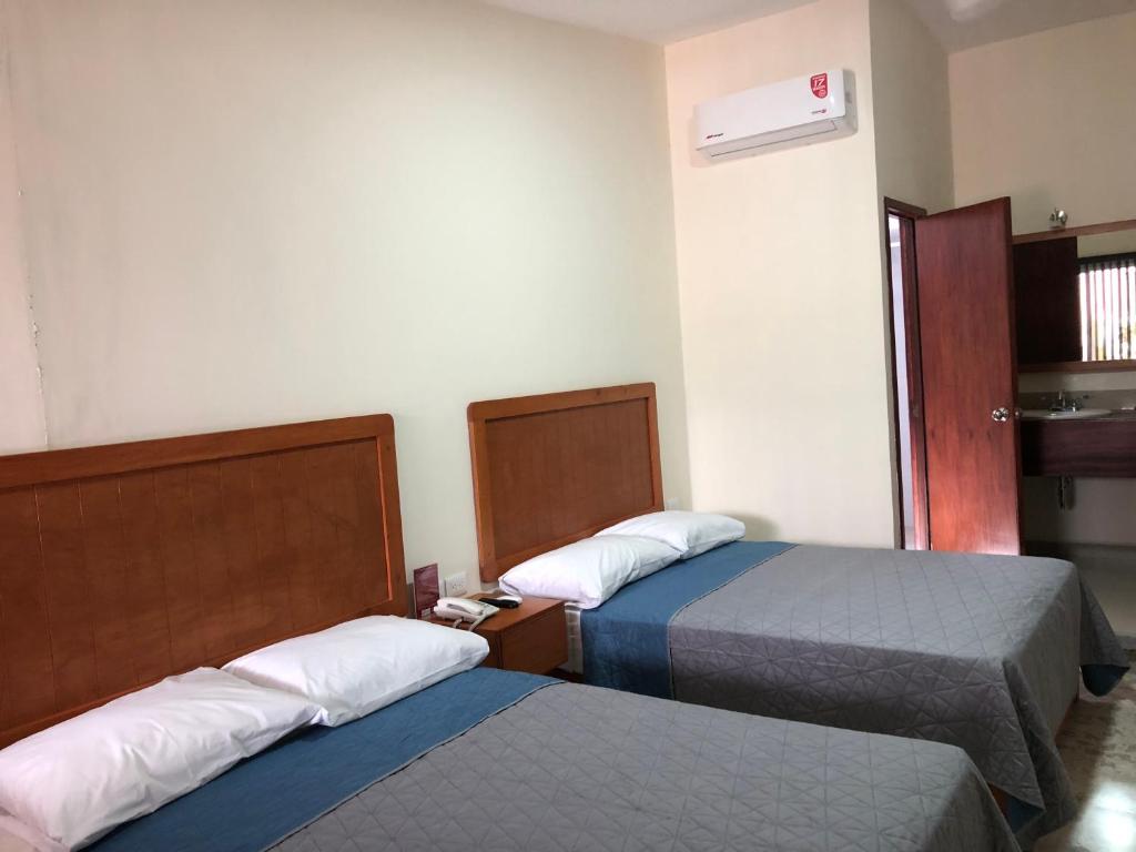 Двухместный (Двухместный номер Делюкс с 2 двуспальными кроватями) отеля Hotel Pastora, Кордова