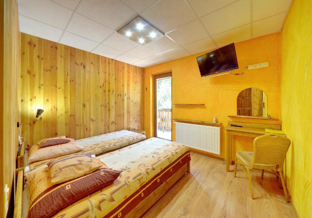 Двухместный (Двухместный номер с 1 кроватью и балконом (для 3 взрослых)) курортного отеля Pod Smerkami, Шклярска-Поремба