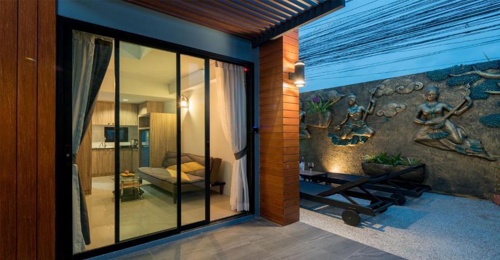 Вилла (Вилла с собственным бассейном) отеля Peace Blue Naiharn Naturist Resort Phuket, Пхукет