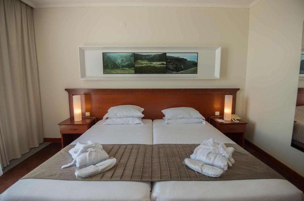 Двухместный (Представительский двухместный номер с 2 отдельными кроватями) отеля Azoris Faial Garden – Resort Hotel, Орта