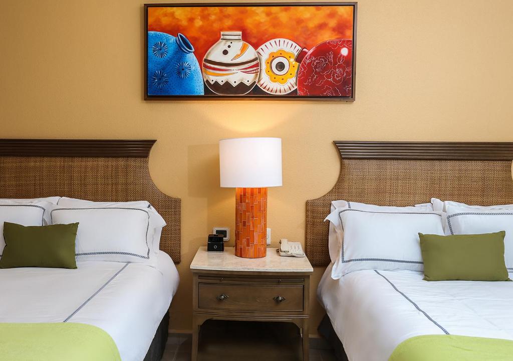 Апартаменты (Two-Bedroom Suite Premium Floor) курортного отеля Villa del Palmar at the Islands of Loreto, Лорето
