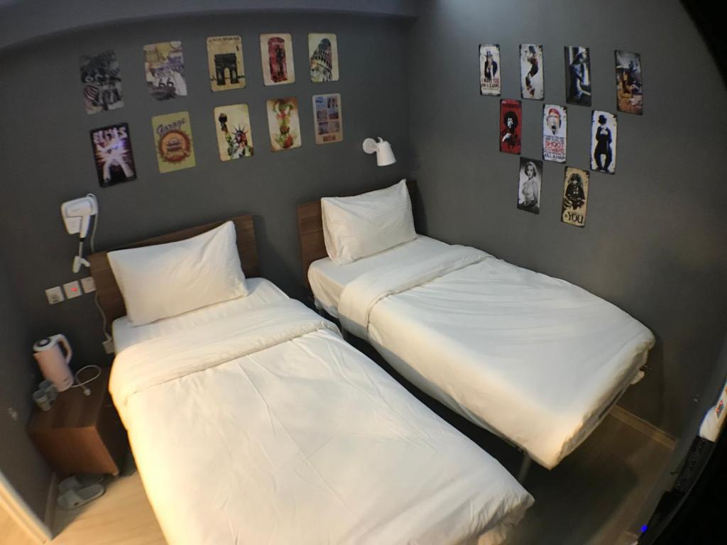 Двухместный (Улучшенный двухместный номер с 2 отдельными кроватями) гостевого дома Tong Luo Wan Hostel, Гонконг (город)