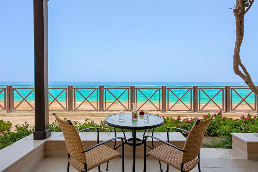Вилла (Вилла с видом на океан) курортного отеля Miramar Al Aqah Beach Resort, Аль-Ака