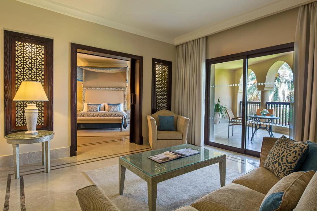 Сьюит (Люкс с 2 спальнями и 2 ванными комнатами) курортного отеля Miramar Al Aqah Beach Resort, Аль-Ака