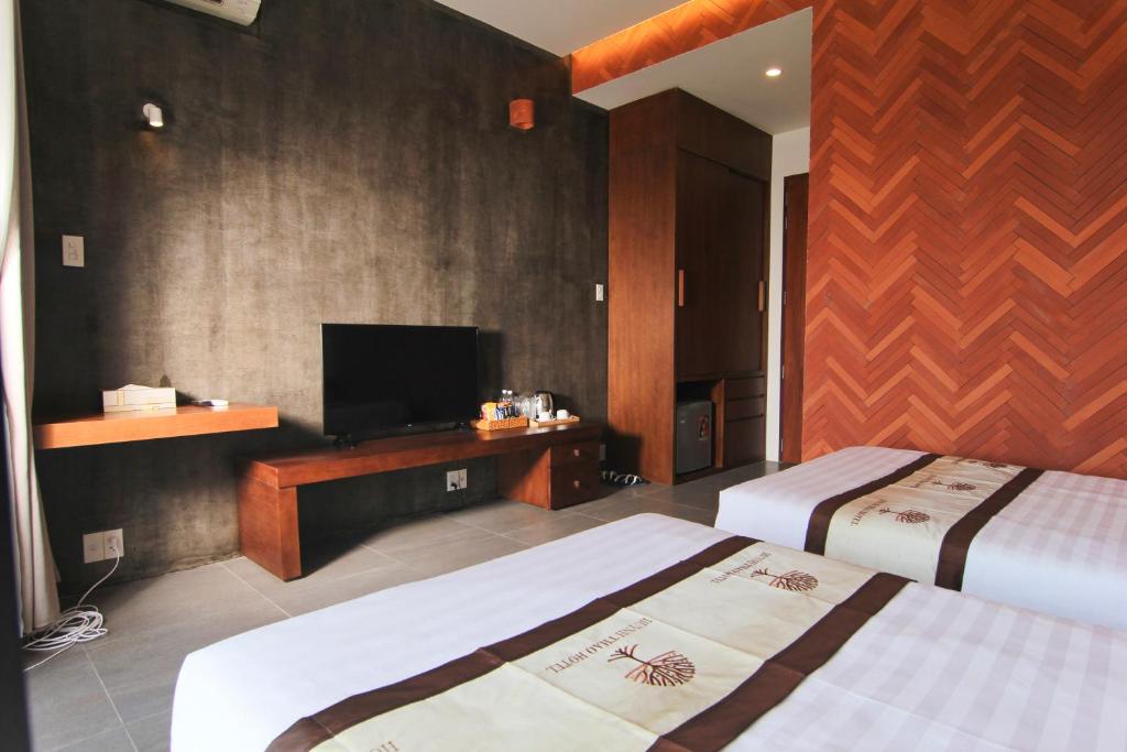 Двухместный (Улучшенный двухместный номер с 2 отдельными кроватями) отеля khách sạn Huỳnh Thảo, Бенче