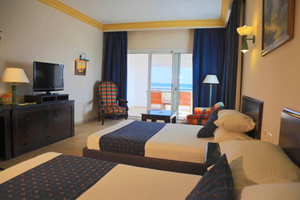 Двухместный (Двухместный номер с 2 отдельными кроватями и видом на море) курортного отеля Lahami Bay Resort, Марса-эль-Алам
