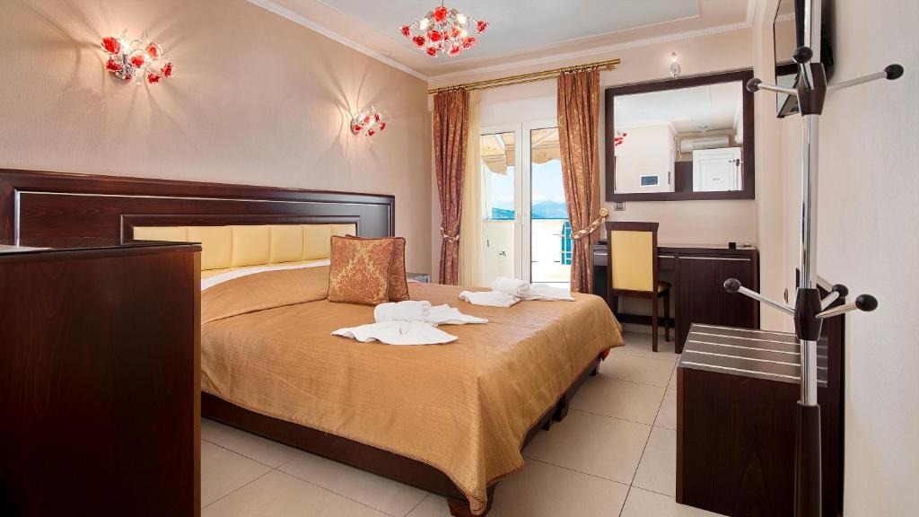 Двухместный (Двухместный номер «Комфорт» с 2 отдельными кроватями, вид на море) отеля Ilia Mare, Илия