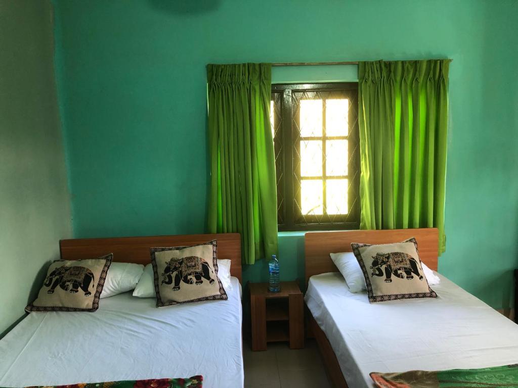 Двухместный (Стандартный двухместный номер с 2 отдельными кроватями и собственной ванной комнатой) отеля Araliya Holiday Bungalow, Канди