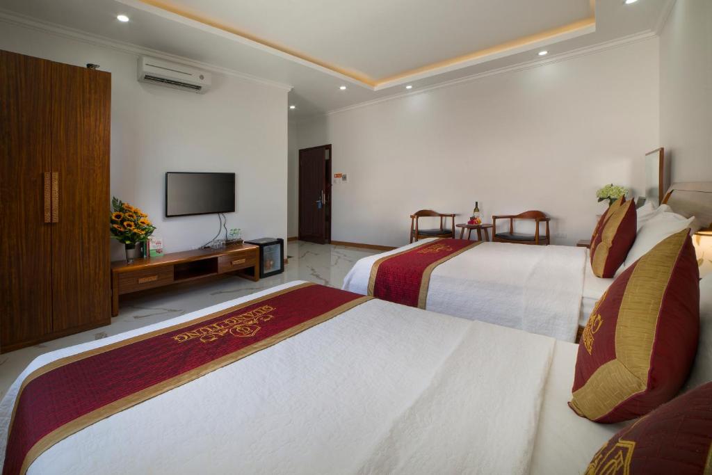 Двухместный (Стандартный номер с двумя кроватями размера «queen-size»), Quang Tung Hotel