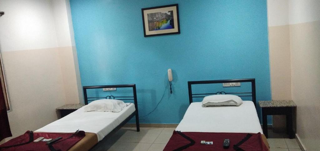 Двухместный (Deluxe Double Room without AC), Deccan Comforts